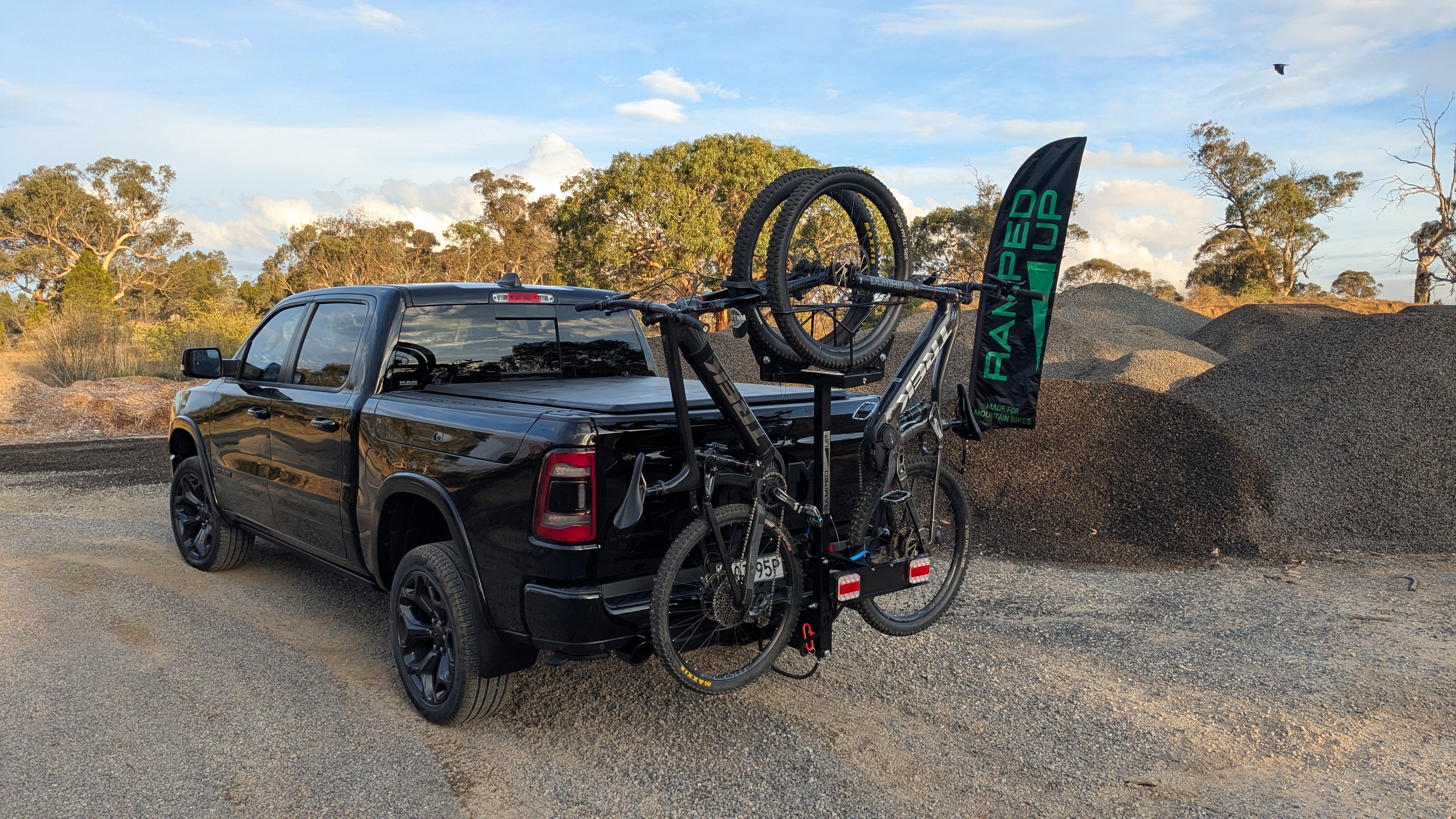 Side By Side Vertical 2 Bike Rack